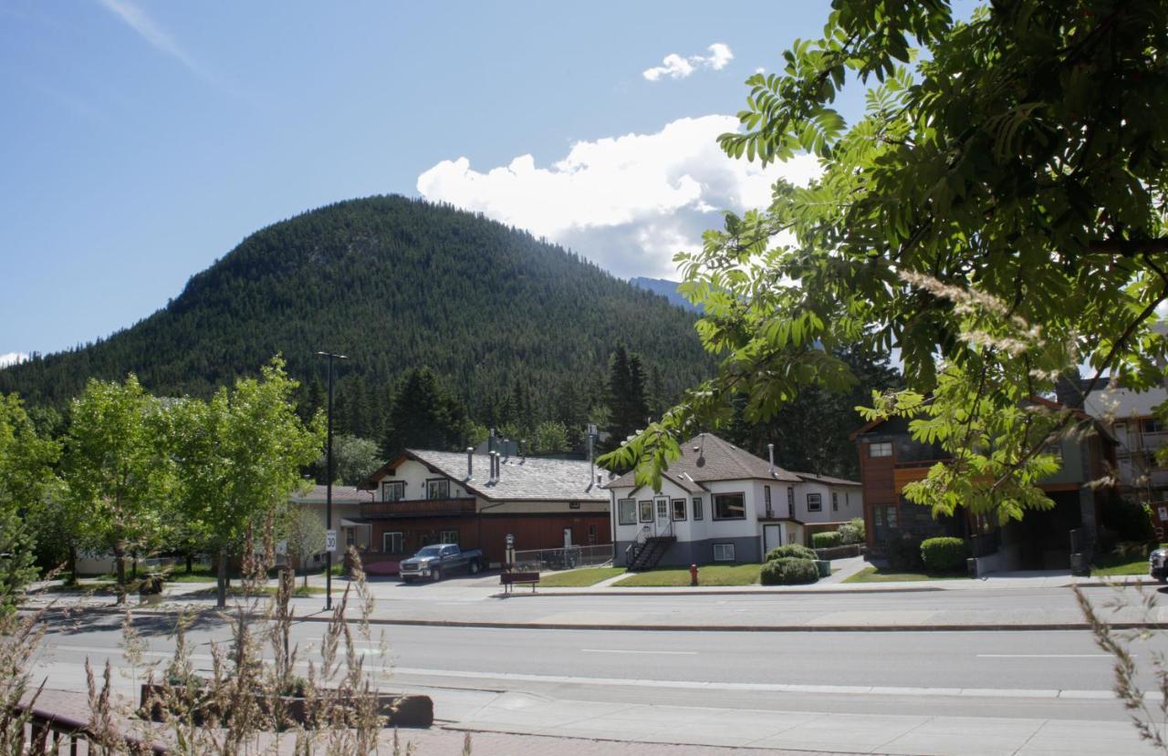 High Country Inn Banff Exterior photo