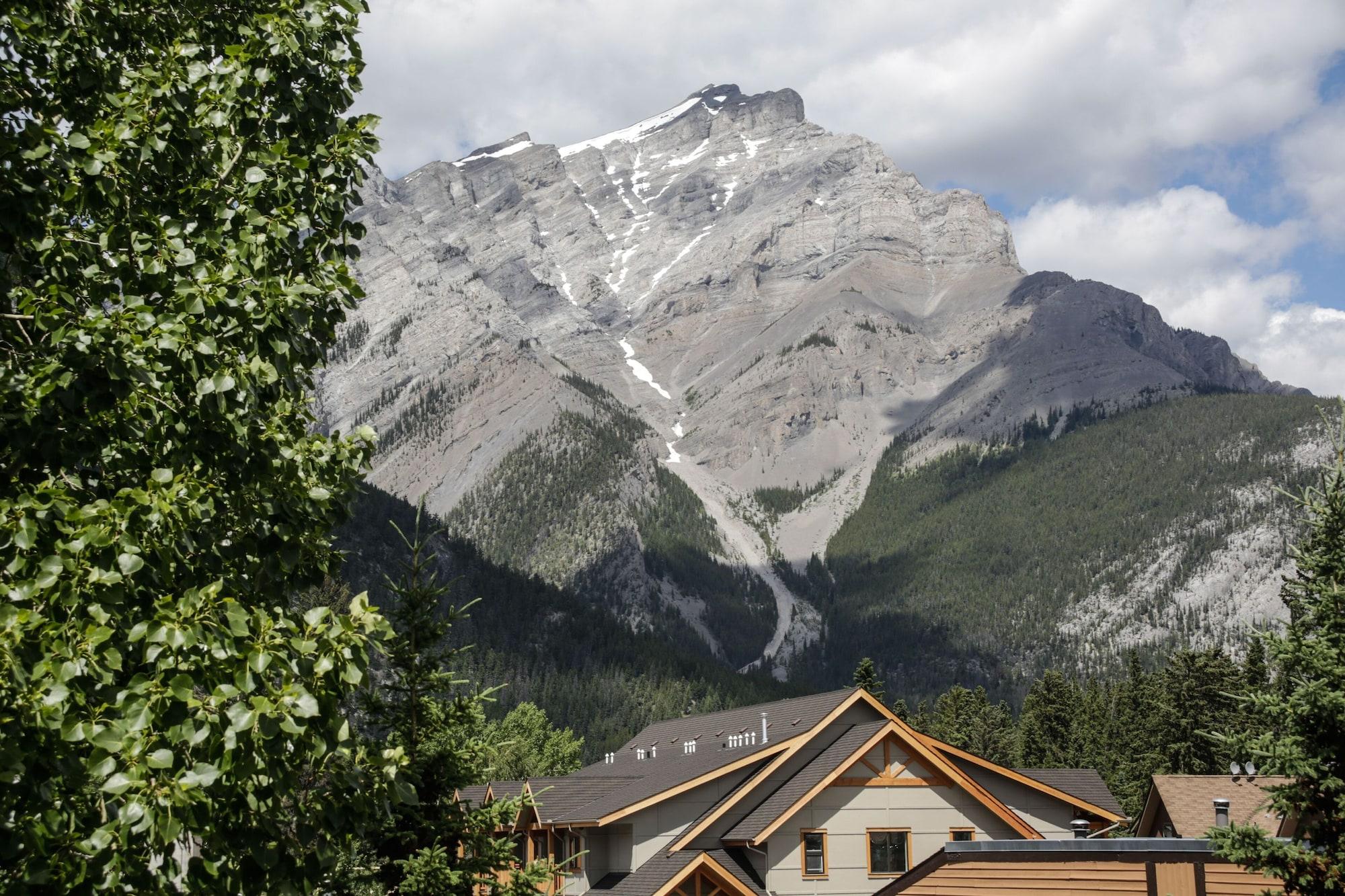 High Country Inn Banff Exterior photo